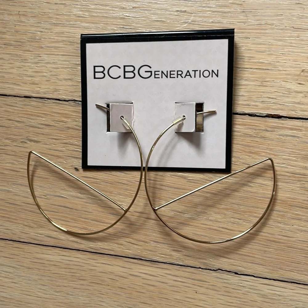 NWT BCBGeneration Gold Earings - Picture 1 of 6